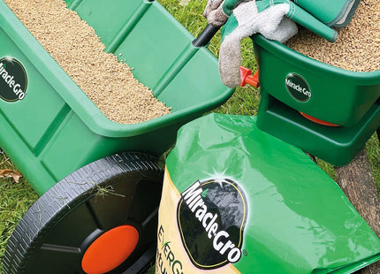 Miracle-Gro Natural 4 in1-Lawn Feed, Weed & Moss Preventor Lawn Fertiliser, 175 m2