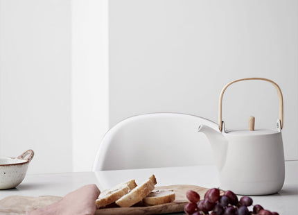 Crown Easyclean Pure Brilliant White Kitchen Paint - Matt Wall Paint 2.5 Litre