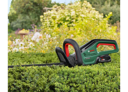 Bosch Universal Hedgecut 18V-55 cordless hedgetrimmer with battery & charger (0600849J70)
