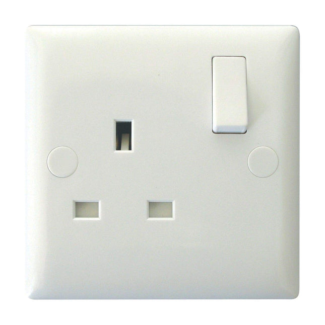 Varilight XO4PW Value Polar White 1-Gang 13A Single Pole Switched Plug Socket