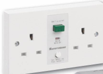 Greenbrook RCD Safetysure Twin U/Sw SKT White - M22W